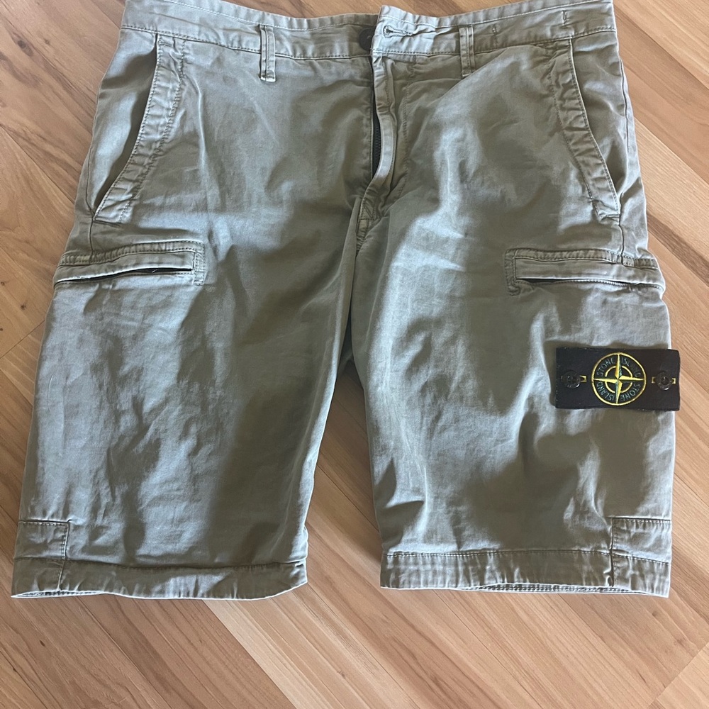 STONE ISLAND CARGO SHORTS